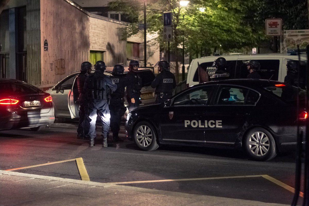 🔴 👮‍♂️ ALERTE INFO |  UN ALGÉRIEN SOUS OQTF, CONNU POUR MEURTRE, INTERPELLÉ À PARIS APRÈS UNE COURSE FOLLE AVEC LA BAC.

🔪 À l’aube ce mardi, Reda A., 51 ans, a semé le chaos à Paris : refus d’obtempérer, voiture volée, BAC percutée, couteau en main. L’homme, ivre et sans permis,