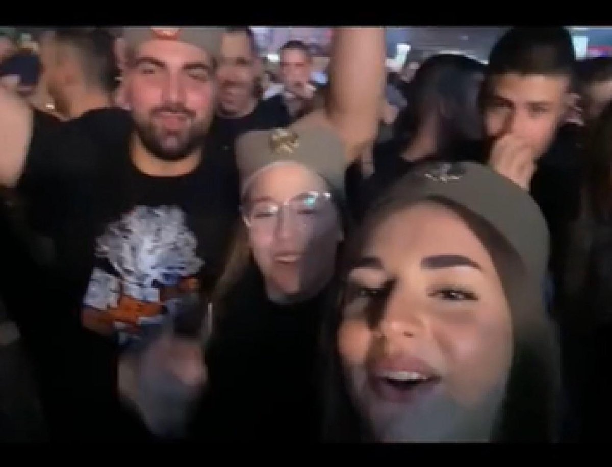 TomislavHorva20's tweet image. Ukrajinski nacizam je "sexy" i cijelom svijetu je prihvatljiv! Pojedini Srbi uz Baju Malog Knindžu i danas svojataju teritorij Hrvatske. To je isto ok! A, nas se zbog jedne pjesme lakih nota nabija na križ!
"Za dom spremni" je ustaški pozdrav koji se koristio za vrijeme…