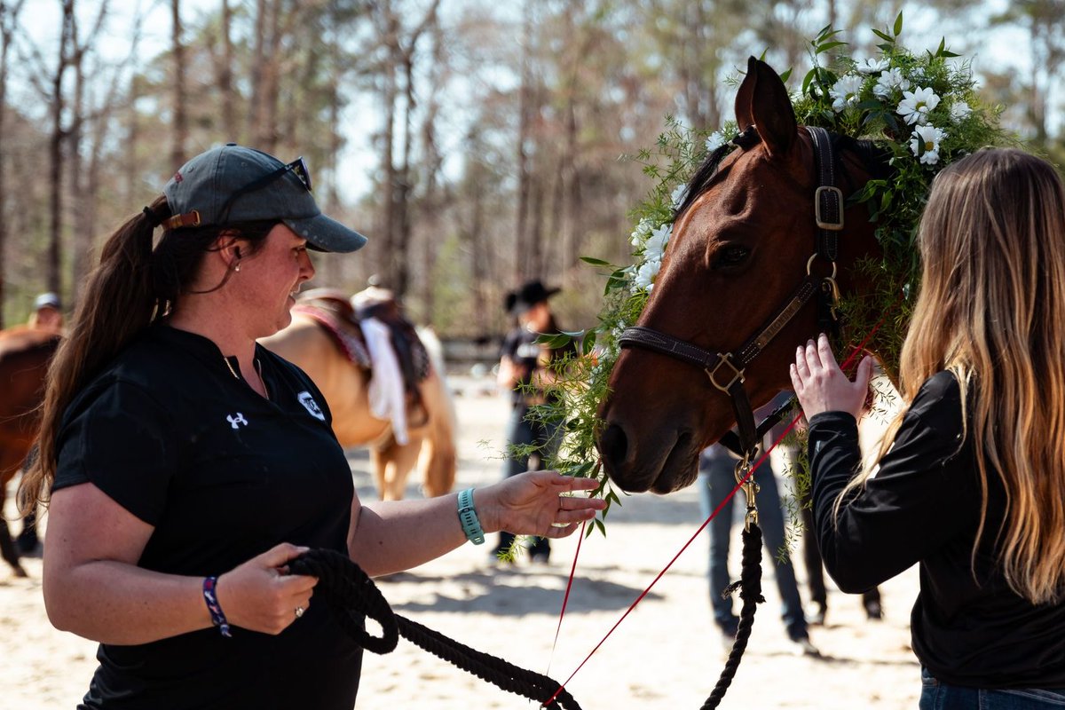 Help us wish our amazing barn manager Maggie the happiest of birthdays today!! Thankful for all you do for us and our four-legged friends! 🥳