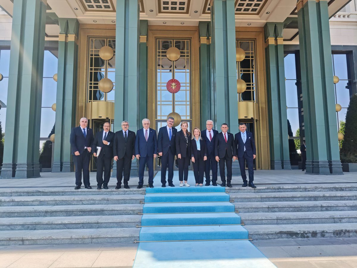 Milletvekili arkadaşlarımız ile birlikte,
KKTC-TÜRKİYE Parlamentolar arası Dostluk Grubu Başkanı 
Resmiye Eroğlu Canaltay ve beraberindeki  heyetin Cumhurbaşkanı Yardımcımız Sayın Cevdet Yılmaz tarafından kabullerine eşlik ettik.

KKTC’nin müreffeh geleceği için desteğimizi