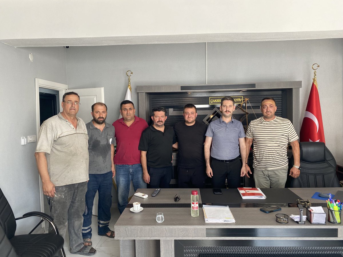 İlçe Kaymakamımız Sayın Mehmet Can İRDELP, Esnaf ve Sanatkârlar Odası Başkanı Sayın Cengiz ERDEM ile birlikte eski sanayi bölgesinde Furkan ALCAN’ın iş yeri hayır davetine katıldı. Akabinde yeni sanayi sitemizde faaliyet gösteren esnaflarımızı ziyaret ederek hayırlı işler diledi.
