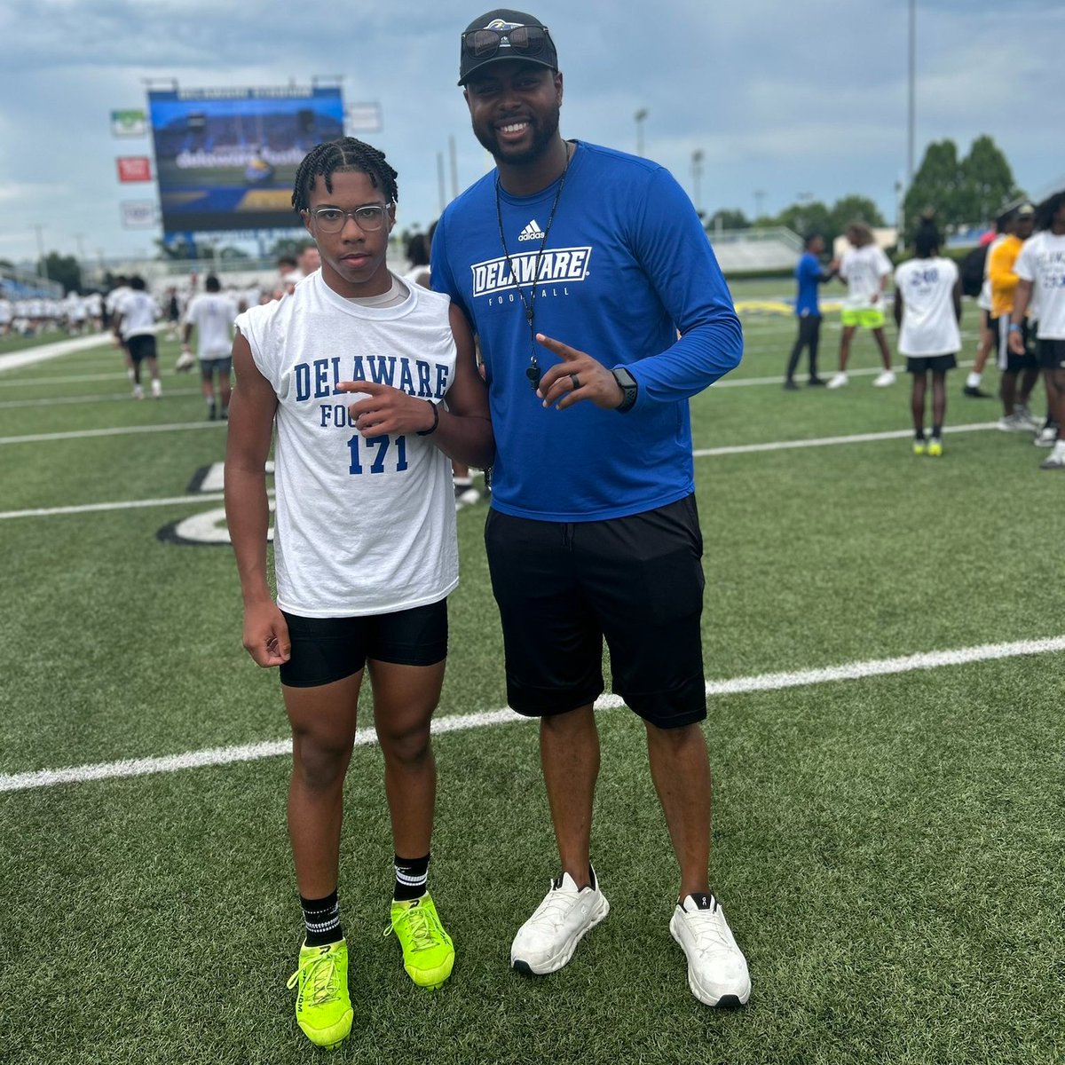Six Star Football | PLUS+ (@sixstarfootball) on Twitter photo EVENT COVERAGE | Offensive Playmakers Shine at Delaware Prospect Camp (WR/TE/RB)
🎯 Route precision, burst & ball skills stood out in drills and 1v1s
📈 Several prospects boosted recruiting stock in front of the Blue Hens staff
STORY ▶️ sixstarfootball.com/article/event-…
<a href="/Saveion3B/">Saveion Beckett</a> EVENT COVERAGE | Offensive Playmakers Shine at Delaware Prospect Camp (WR/TE/RB)
🎯 Route precision, burst & ball skills stood out in drills and 1v1s
📈 Several prospects boosted recruiting stock in front of the Blue Hens staff
STORY ▶️ sixstarfootball.com/article/event-…
<a href="/Saveion3B/">Saveion Beckett</a>