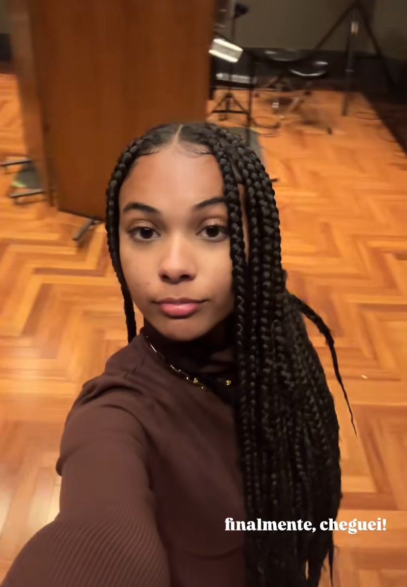 Estúdio | Dia 2 🇧🇷
Desirée chegou ao estúdio para os trabalhos de hoje. 👀