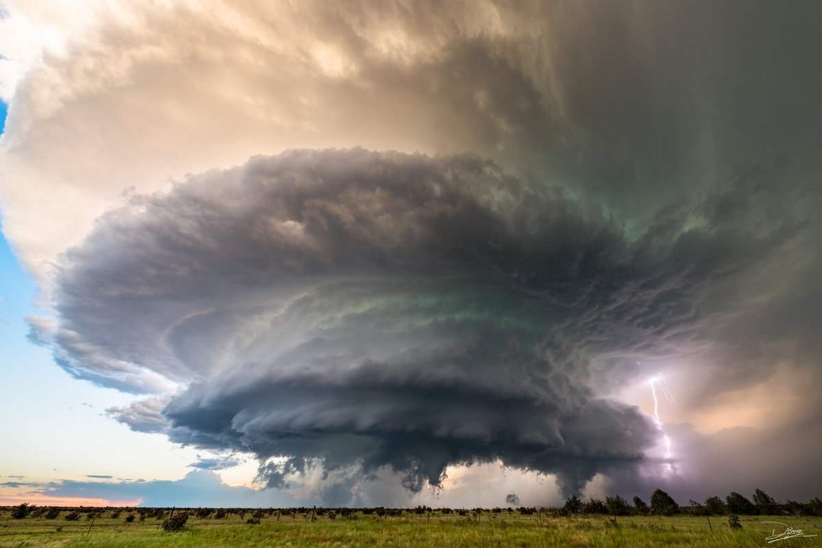ColoradoWXNut's tweet image. 2 Years ago TODAY! Still my favorite Colorado chase!
July 8th, 2023 | Kim, CO
#Nikon #cowx #colorado @NikonUSA