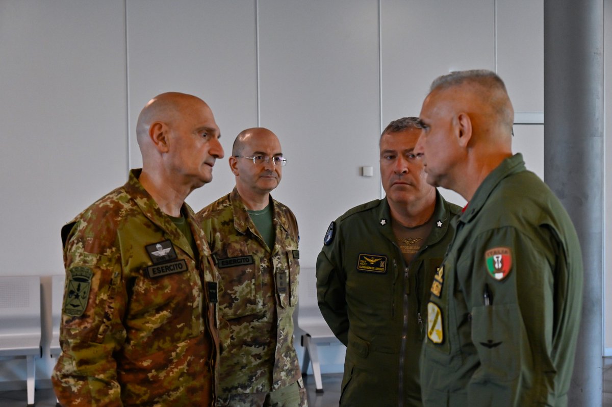 Il Capo di SMD Gen. #Portolano ha visitato la 46ª Brigata Aerea dell’Aeronautica Militare a Pisa: Reparto d’eccellenza nel trasporto tattico e sanitario, riferimento di efficienza ed efficacia in ambito Difesa. Valore, tradizione e prontezza operativa al servizio del Paese