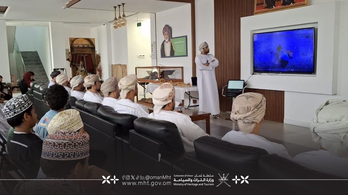 OmanMHT's tweet photo. نظّمت الوزارة ضمن فعاليات البرنامج الصيفي لطلبة المدارس بمحافظة شمال الباطنة ورشة عمل حول المقتنيات الأثرية تناولت آليات العمل في التنقيبات الأثرية وطرق حفظ وصون اللقى الأثرية وترميمها ،إضافة إلى عرض حي لعدد من القطع الأثرية.

#تراث_وسياحة https://t.co/bXwTXVJKqd