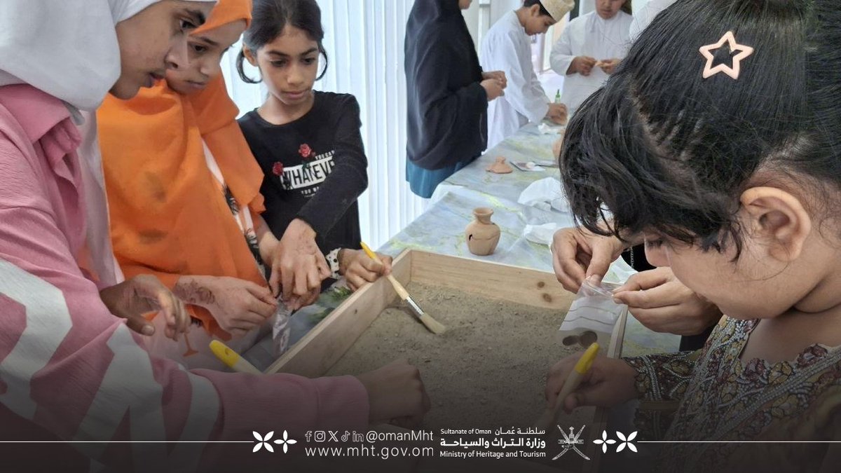 OmanMHT's tweet photo. نظّمت الوزارة ضمن فعاليات البرنامج الصيفي لطلبة المدارس بمحافظة شمال الباطنة ورشة عمل حول المقتنيات الأثرية تناولت آليات العمل في التنقيبات الأثرية وطرق حفظ وصون اللقى الأثرية وترميمها ،إضافة إلى عرض حي لعدد من القطع الأثرية.

#تراث_وسياحة https://t.co/bXwTXVJKqd