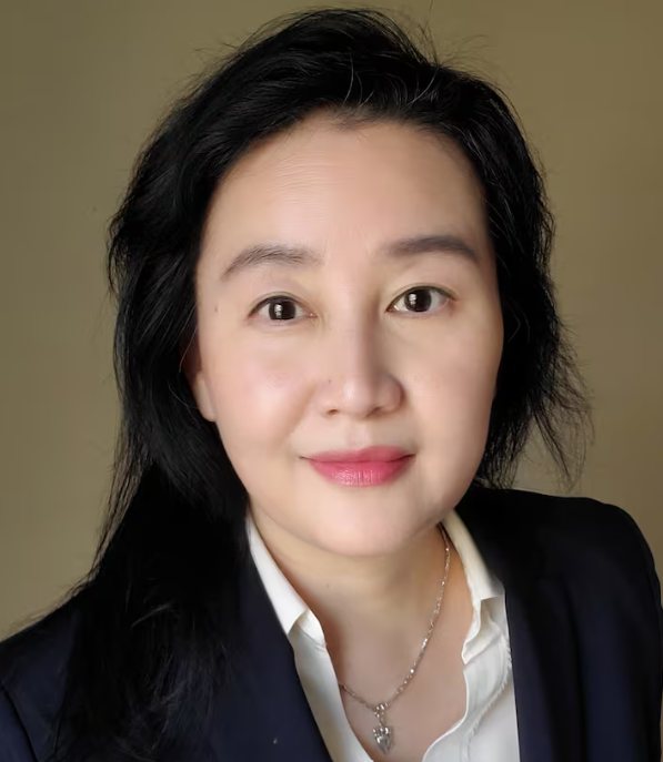 Experian_Auto's tweet image. 🎉 Huge congrats to Christine Zhang, CTO at Experian Automotive, for being featured in Automotive News! 🚗💡
From Shanghai roots to 25 years at Experian, her journey is a masterclass in resilience & leadership.
👉 Read more: autonews.com/sponsored/wome…
#ExperianAutomotive