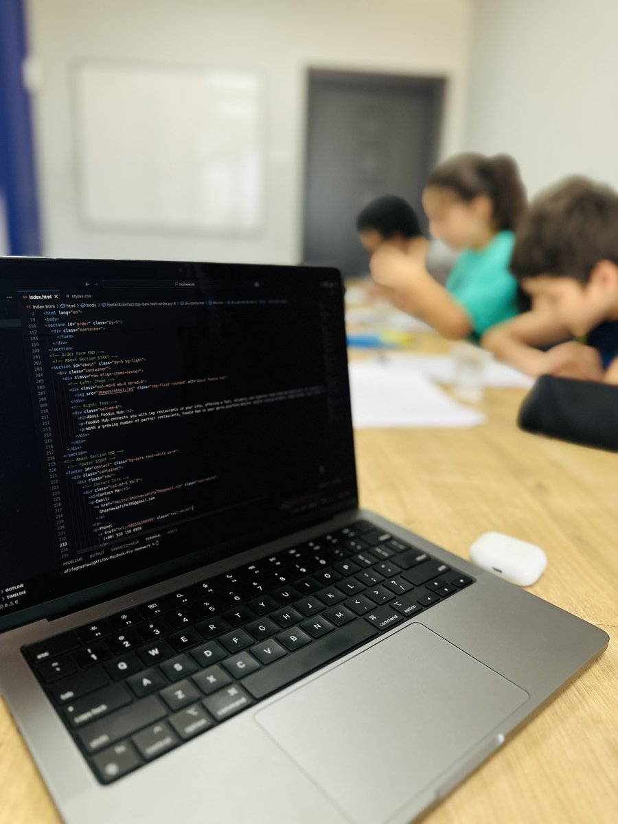 afifa_ghaznawi's tweet image. 💻 Teaching 12 lessons/day, 7 days a week.
⏱️ Using 10-min breaks & quiet moments to build Foodie Hub — a responsive food ordering UI with Bootstrap 5.
📅 Deadline: July 12
🔥 Passion > excuses. Growth never stops.
@E_Ehrari @f_forough @CodeToInspire
#WomenInTech #Bootstrap5