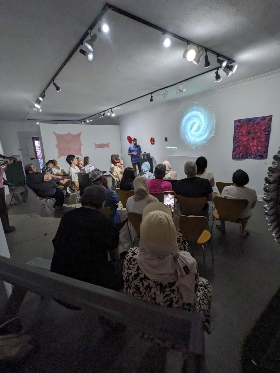NUCIERA's tweet image. 🎇 On June 26, Imran Sultan, Ph.D. candidate at Northwestern's CIERA & award-winning astrophotographer, spoke at Parlour & Ramp Gallery on simulating galaxies & capturing the cosmos. 🌌
Explore his work: imransultan.com | @imran.astro | @GalaxySimImran
#astrophysics