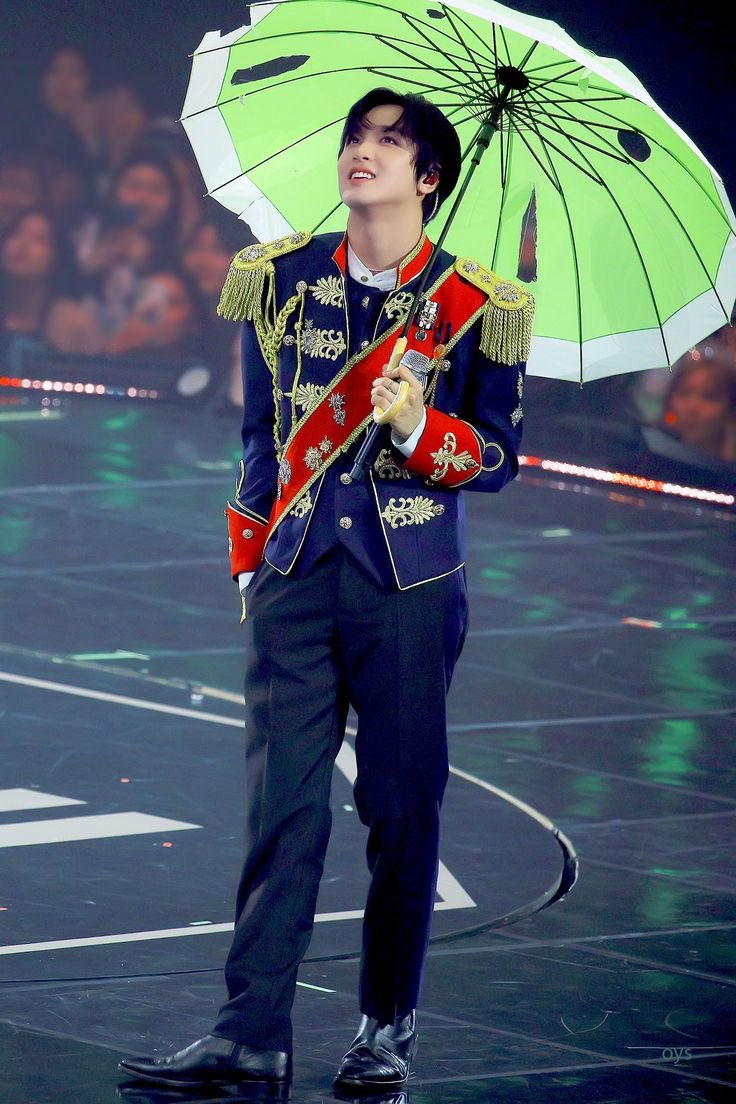 nctzenInstitute's tweet image. Just a princess with her prince 👑🐻

#NSD #NCTzenSelcaDay #HAECHAN #NCTDREAM #NCT