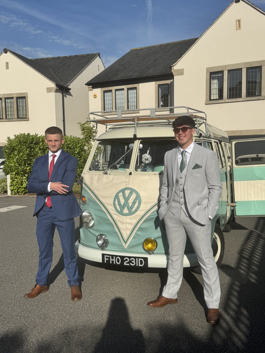 clark84_em's tweet image. Prom night for our eldest tonight. No matter what the outcomes from his GCSEs are, he couldn’t have worked harder this year (not last year 😂). Another proud mum moment that my parents would have loved to be a part of.