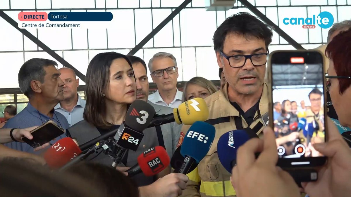 🔴 Els <a href="/bomberscat/">Bombers</a> creuen que l'incendi del Baix Ebre entra en una fase més favorable

Seguix-ho en directe a l'especial informatiu de <a href="/canalte/">Canal TE - Canal Terres de l'Ebre</a>  i a <a href="/laxarxames/">La Xarxa+</a> 

#IFPaüls
