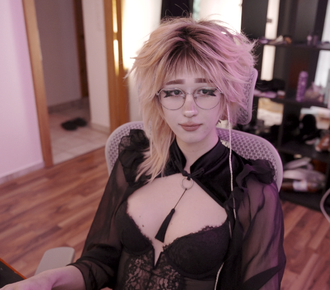 webcam selfie (say Im pretty pls)
