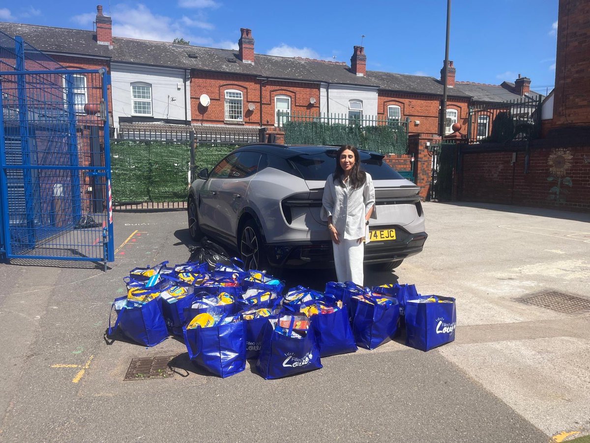 MarlboroughPrim's tweet image. A huge thank you to all our friends at Central Mosque Food Bank, who have worked together to donate 20 food parcels 📦.
Our families are very grateful 🙏🏼.
