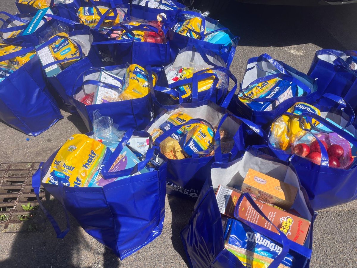 MarlboroughPrim's tweet image. A huge thank you to all our friends at Central Mosque Food Bank, who have worked together to donate 20 food parcels 📦.
Our families are very grateful 🙏🏼.