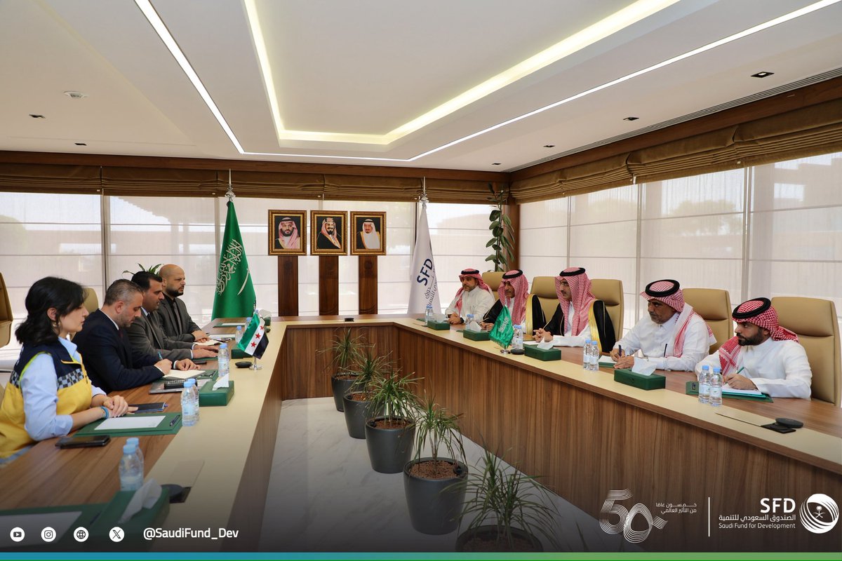 #الرياض | استقبل سعادة الرئيس التنفيذي لـ #الصندوق_السعودي_للتنمية أ.سلطان المرشد، في مقر الصندوق اليوم؛ وفدًا من وزارة الطوارئ والكوارث في الجمهورية العربية السورية. وجرى خلال اللقاء؛ مناقشة الموضوعات التنموية ذات الاهتمام المشترك لدعم وتمويل المشروعات والبرامج الإنمائية في
