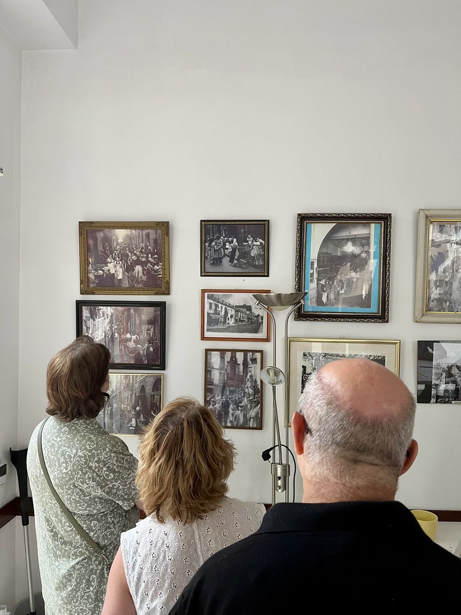 Avui, abans de començar l’estiu, s’ha reunit l’executiva de la Federació de Barcelona al Raval.

Posteriorment hem fet una visita a diferents entitats i comerços del barri.