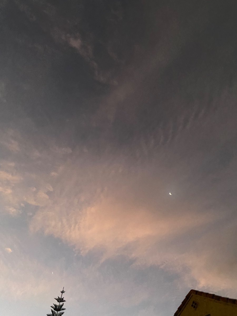 Grexyan_'s tweet image. the moooon