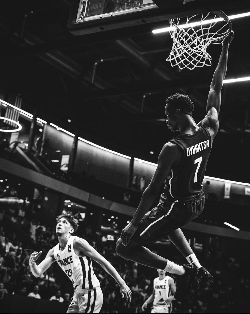 Rather be misunderstood winning the race,
Came in first 3x gotta give God all the grace.
Most valuable every time I step out, 
City knows I pop it never had to doubt.