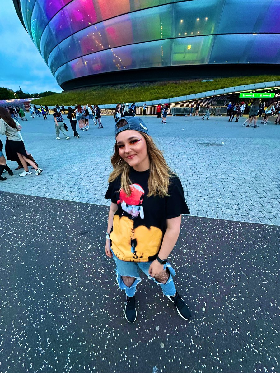 JEMlLY4EVER's tweet image. BILLIE EILISH 2025 🍒💙 #HITMEHARDANDSOFTTOUR #BillieEilish