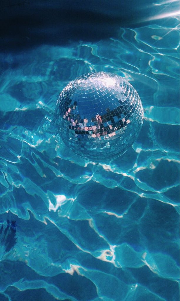 disco island breeze

live now.