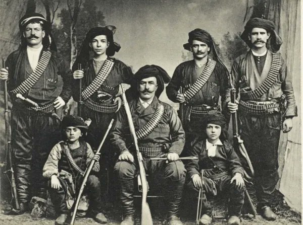 The Mossynoeci were one of the stranger peoples of antiquity
Possibly ancestors of the Georgian Laz people, Xenophon said they were covered in tattoos &amp; men fattened on chestnuts would have sex in public
Their king lived in a cage in a tree &amp; if things went badly he was starved