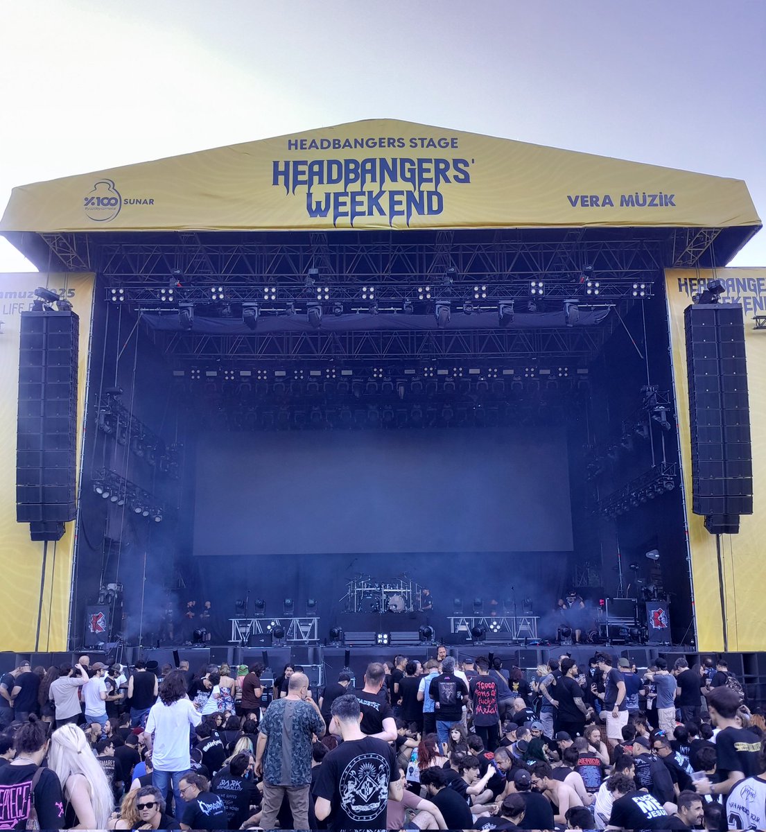 Headbangers' Weekend bu sene çok güzel oldu, etkisi hala devam ediyor. Sahnede ise benim için Machine Head ve Kreator çok iyiydi. Festivalimizde emeği geçen herkese teşekkürler. <a href="/veramuziktr/">Vera Müzik</a> <a href="/IURockKulubu/">İ.Ü. Rock Kulübü</a>