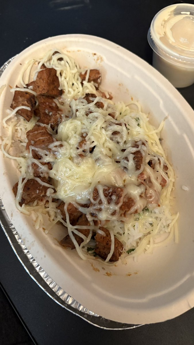 OhHeyLiizz's tweet photo. Wow @ChipotleTweets - this is “extra”???? This wasn’t worth it. Highly disappointed. https://t.co/h3hvQy5CY4