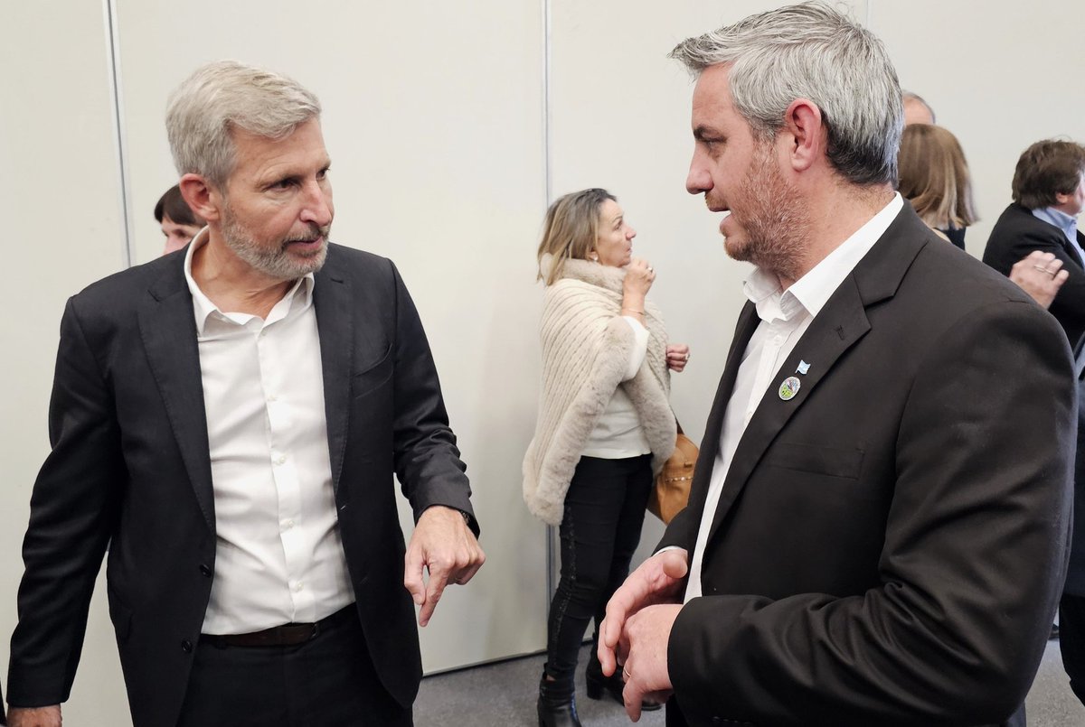 Municipalidad de Colón (@municoloner) on Twitter photo 🤝🏻 <a href="/JoseLuisWalser/">José Luis Walser</a> participó en #Paraná de una nueva reunión con el gobernador <a href="/frigeriorogelio/">Rogelio Frigerio</a>. Se reclamó una coparticipación más justa ante el aumento de demandas y la reducción de recursos. ℹ️ colon.gov.ar/el-intendente-… 🤝🏻 <a href="/JoseLuisWalser/">José Luis Walser</a> participó en #Paraná de una nueva reunión con el gobernador <a href="/frigeriorogelio/">Rogelio Frigerio</a>. Se reclamó una coparticipación más justa ante el aumento de demandas y la reducción de recursos. ℹ️ colon.gov.ar/el-intendente-…