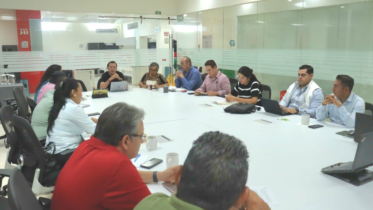 🏘️ Participamos en la 13va mesa técnica con Infonavit, CONAVI e INSUS para consolidar proyectos de vivienda en Morelos.

Alineamos esfuerzos para garantizar el acceso a una vivienda digna en los municipios del estado.

#HábitatMorelos #LaTierraQueNosUne