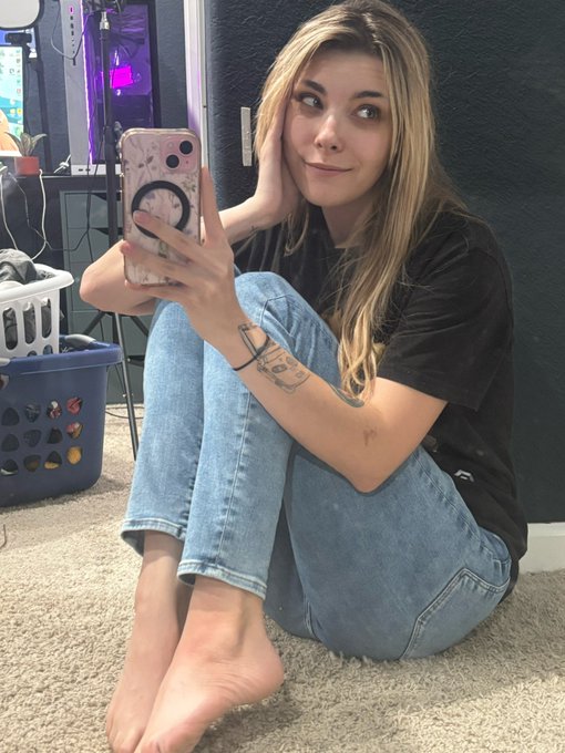 Watch Envy Anne ☀️'s leaked NSFW photo on TwXstars