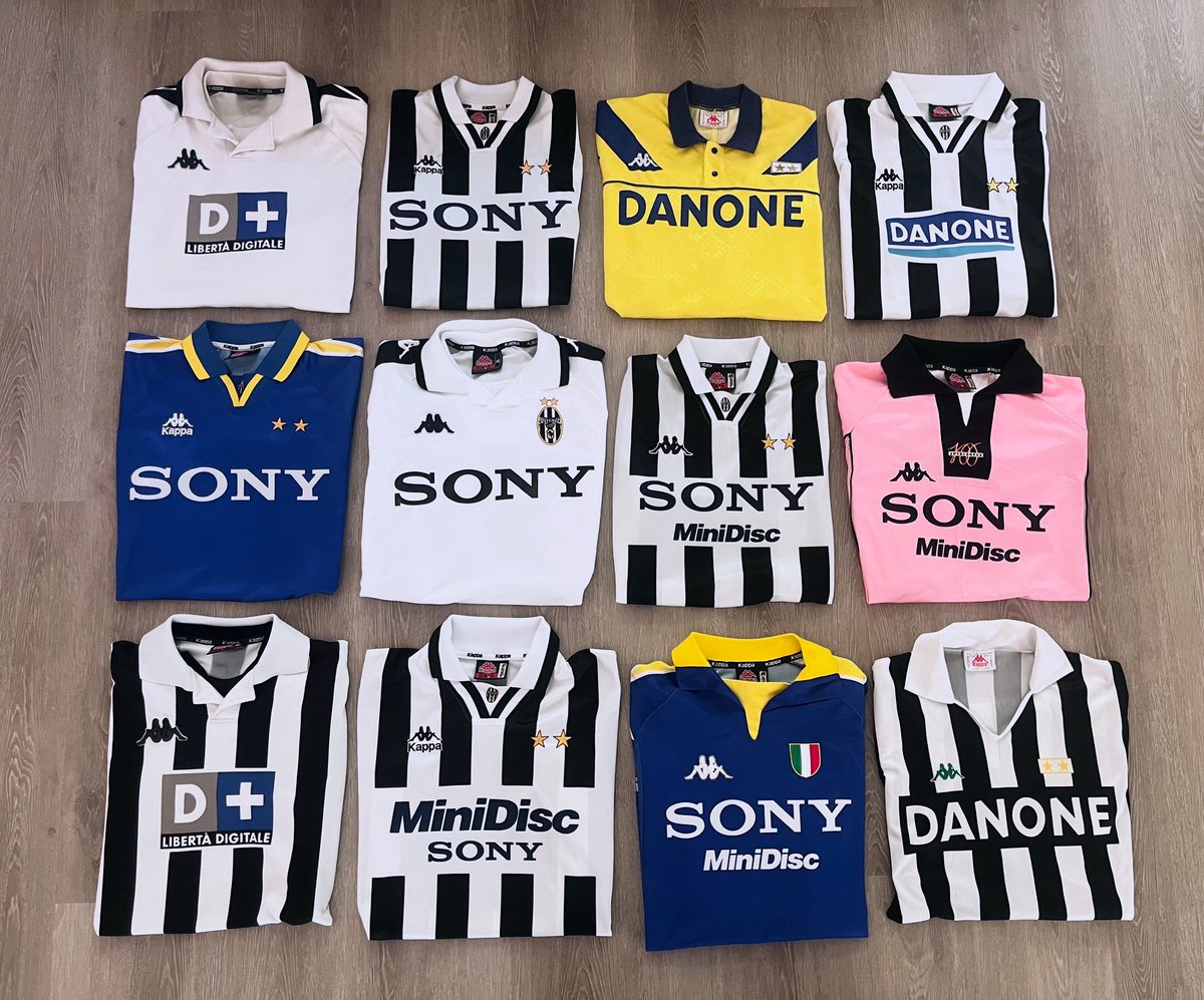 CollarUpKits's tweet image. In my upcoming book, Football Kit Italia, I explore #kappa ‘s journey throughout the #90s . A supplier synonymous with #juventus during the peak #seriea glory years and one whose kits evolved and echoed the broader globalization of the game during this period. 🇮🇹⚽️.