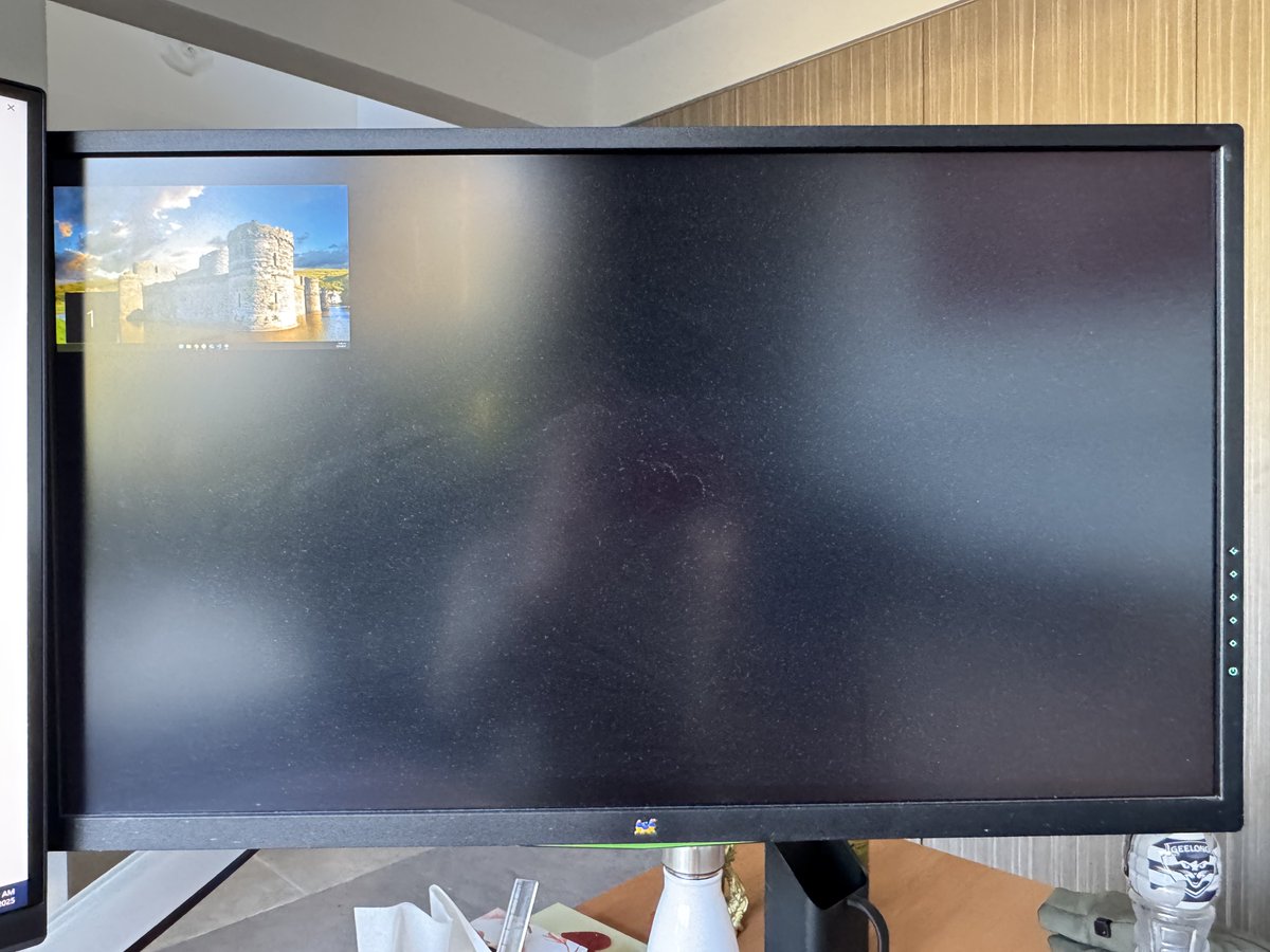 longzheng's tweet image. Peak Windows multi monitor experience with Surface Laptop. Why have a 27” screen when you can have a 3” screen.