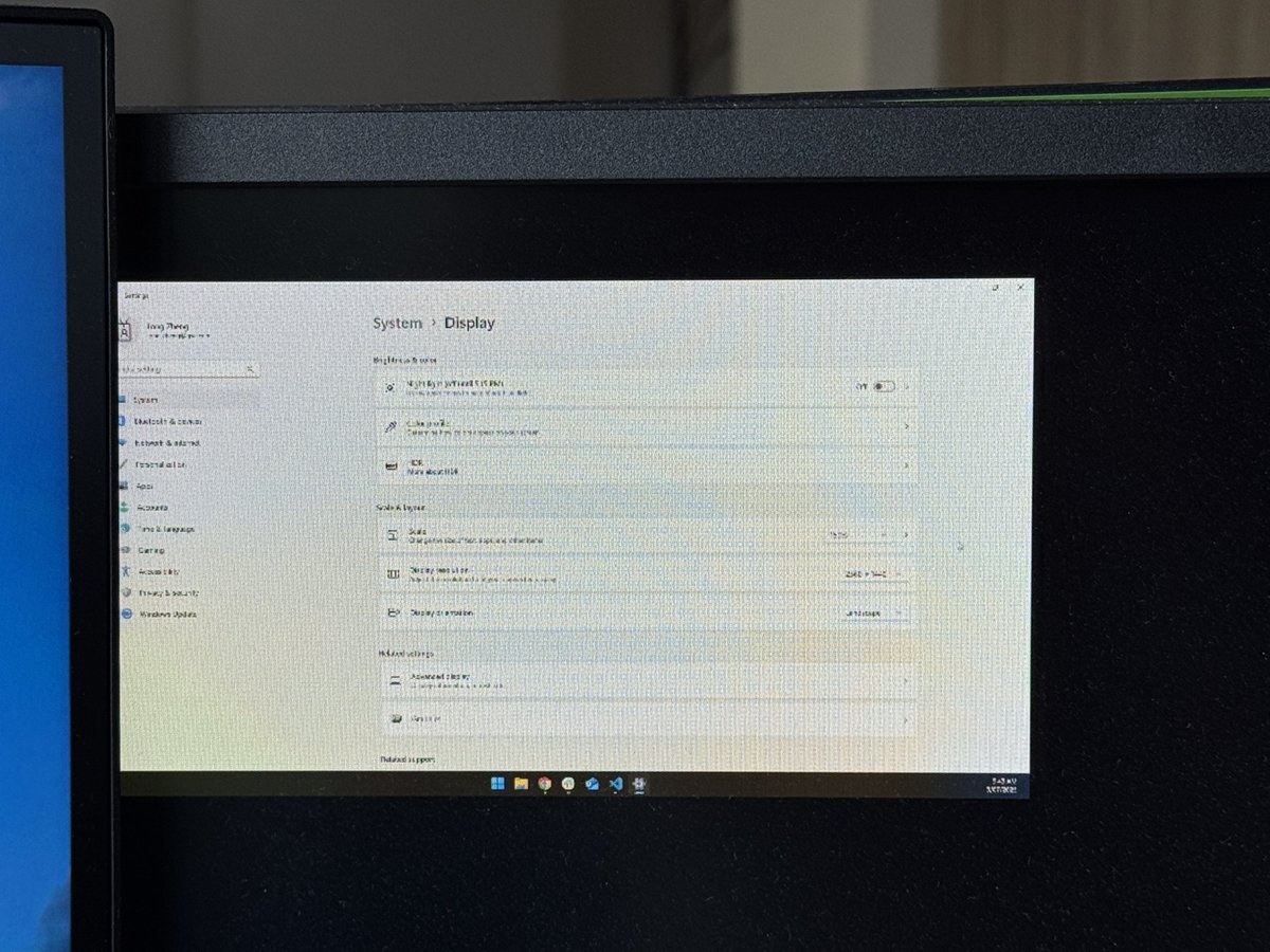 longzheng's tweet image. Peak Windows multi monitor experience with Surface Laptop. Why have a 27” screen when you can have a 3” screen.