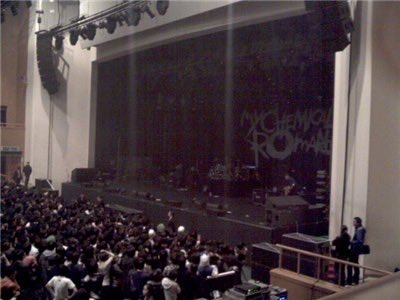 당시 공연장 사진이라는데 신기하다…..
이 때는 3천석인거 보면 자리 적은건 매한가지인듯ㅠ