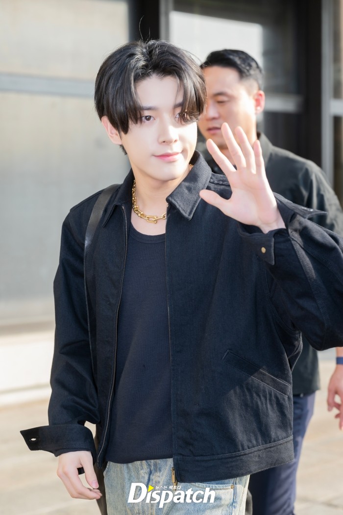 SJYProduction's tweet photo. 250709 • ARTICLE
GMP Airport Departure 🛫

Leave a positive reaction and share the link! 
• https://t.co/CoC0MAb0P4
• https://t.co/enxb9wVarZ
• https://t.co/fZJ3aPoKpw
• https://t.co/7Gj2WGEK4M

#JAKE #제이크 #ジェイク
#엔하이픈_제이크 #ENHYPEN
@ENHYPEN @ENHYPEN_members https://t.co/Ydom0XwvTY