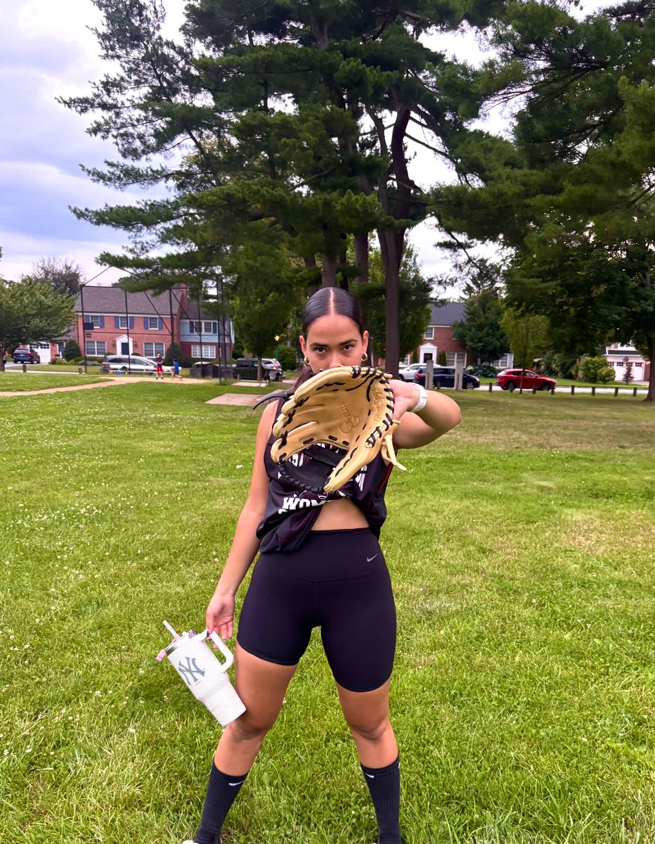 SofiaFuertes4's tweet image. first softball game DUB
( I went 2-3 )& played LF😮💨