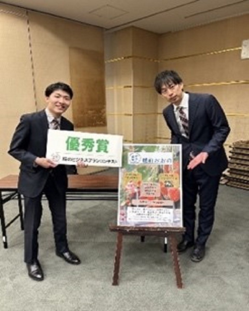 レールベリーの池田氏と #福井県立大学 の風間教授【大野ビジネスプランコンテスト2024優秀賞】は、大野市の能郷白山が発祥の野イチゴを栽培し、「おおののいちご」として商品化します。#生物資源学科 2年生3名と一緒にレシピを開発したかき氷を7月19日-21日にスターランドさかだにで販売します。