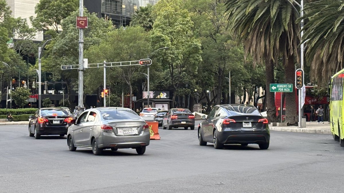 Angeles Romero (@marfeles) on Twitter photo OJO <a href="/UCS_GCDMX/">Unidad de Contacto del Secretario SSC CDMX</a> Dejaron este mobiliario junto a un camellón y el fuerte viento de esta tarde lo trae paseando en Reforma al cruce con Río Rhin-Niza OJO <a href="/UCS_GCDMX/">Unidad de Contacto del Secretario SSC CDMX</a> Dejaron este mobiliario junto a un camellón y el fuerte viento de esta tarde lo trae paseando en Reforma al cruce con Río Rhin-Niza