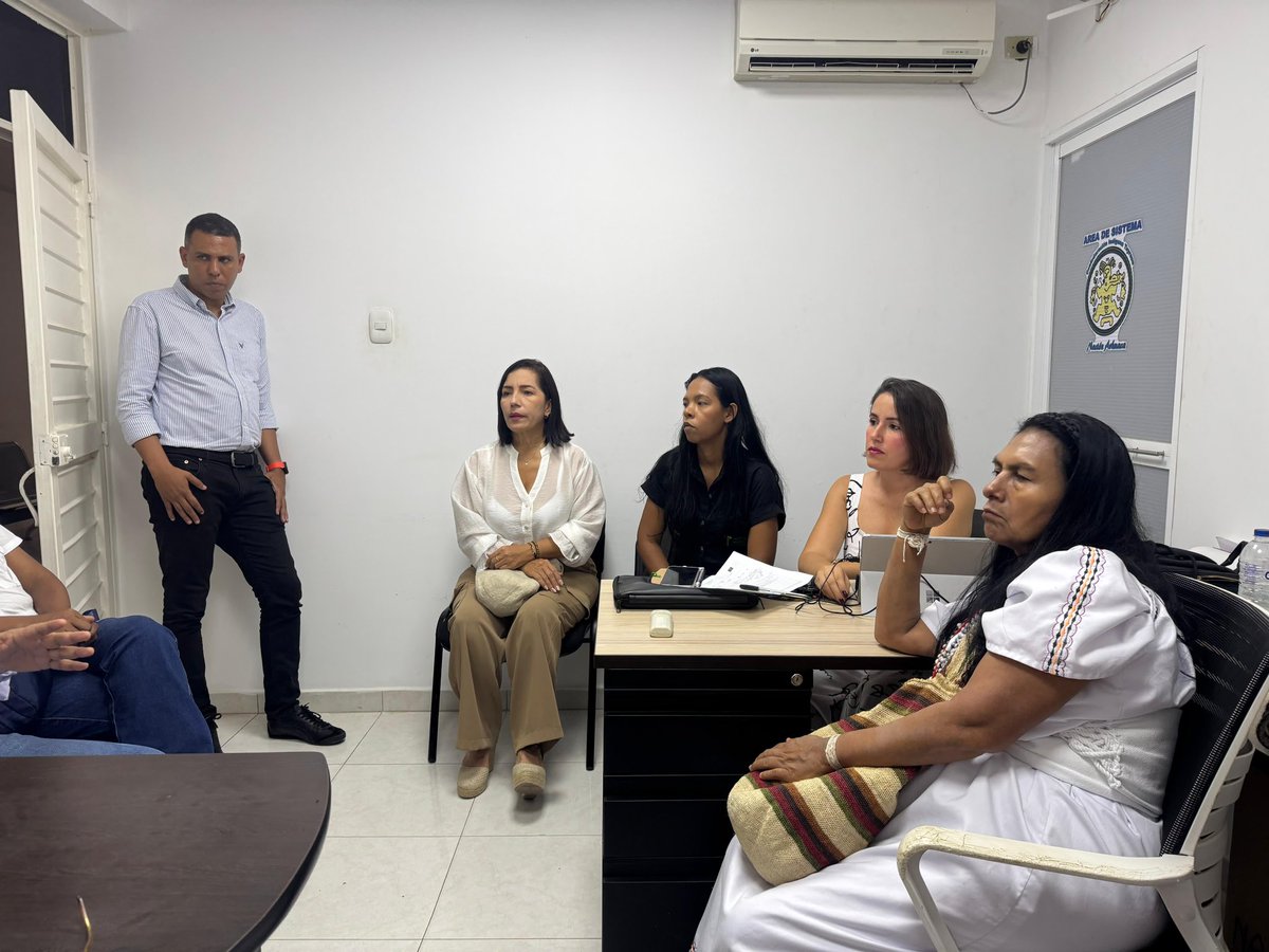 En diálogo con miembros del Pueblo Arhuaco reiteramos el propósito de avanzar en los compromisos fijados por el el presidente Gustavo Petro en cuanto a favorecer a este pueblo ancestral en la ampliación de su territorio.

#GobiernoDelCambio