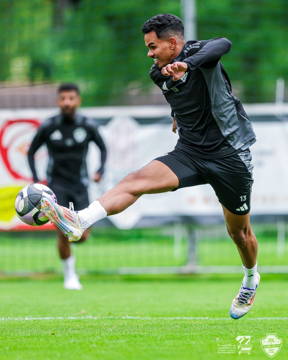 جالينو طرب✌️
يمرر… يستقبل… ويكمّل الهجمة 🤩

#الأهلي 
#صيف_بطل_النخبة