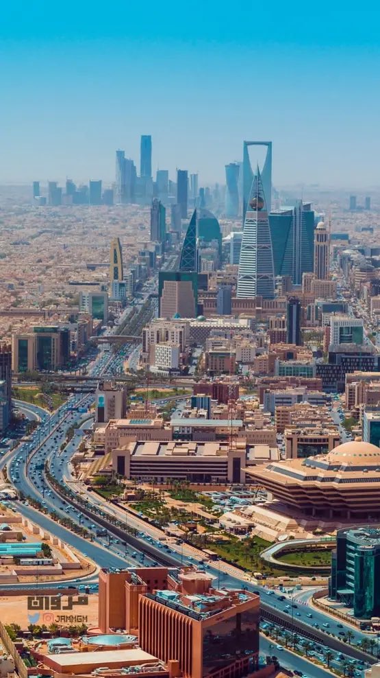 MhAlmarshad's tweet image. قرار #مجلس_الوزراء بالموافقة على نظام تملك غير السعوديين للعقار يعكس ثقة المملكة في مستقبلها الاقتصادي، ويعزز من تنافسية السوق العقاري ضمن بيئة استثمارية متطورة وجاذبة.
خطوة تنسجم مع توجهات #رؤية_2030 نحو اقتصاد أكثر تنوعًا وانفتاحًا