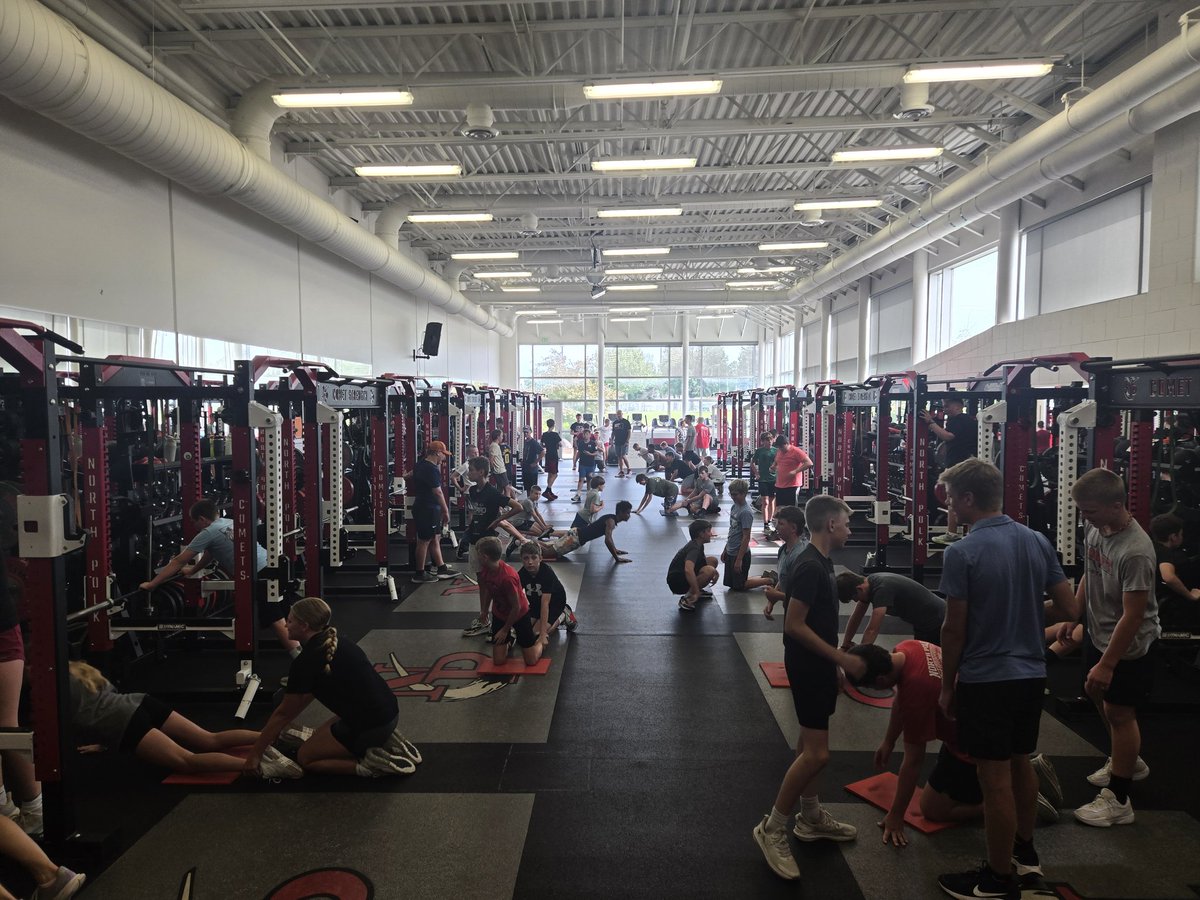 CoachZizis's tweet photo. We had 64 student athletes attend  our junior high Comet Strength camp. They spent an hour learning the techniques and fundamentals to improve their stength. Love the turnout, and the future is bright here @northpolkcomets @NorthPolkCSD #GoComets #CometStrength https://t.co/1AZXT2Q3CY
