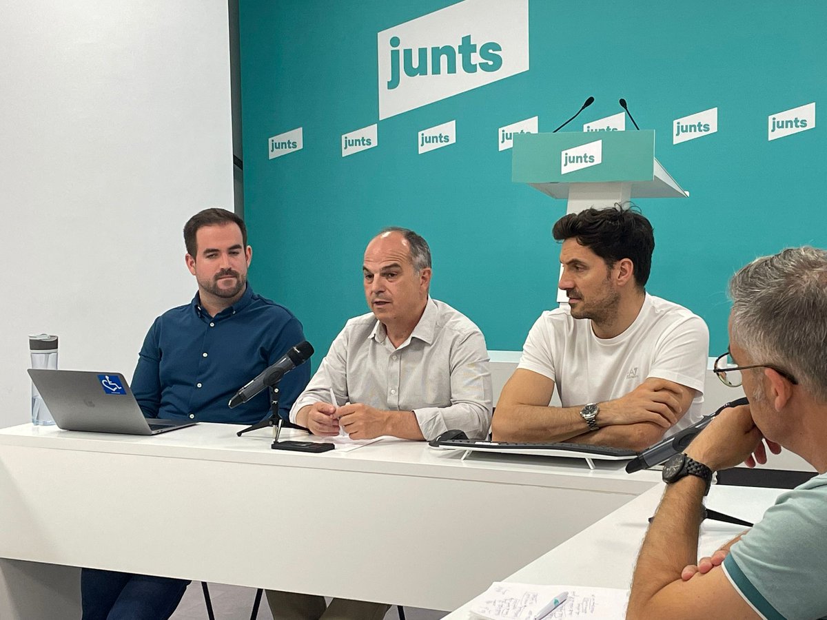 JxDisCapacitat's tweet image. Avui ens hem reunit amb el Secretari General @jorditurull i la @judithtoronjo per tractar els temes que més ens preocupen.
Moltes gràcies per ser-hi! #junts #discapacitat #Unpartitdigneperunpaíslliure #humanrights #JUNTSPELSDRETSDELESPERSONESAMBDISCAPACITAT