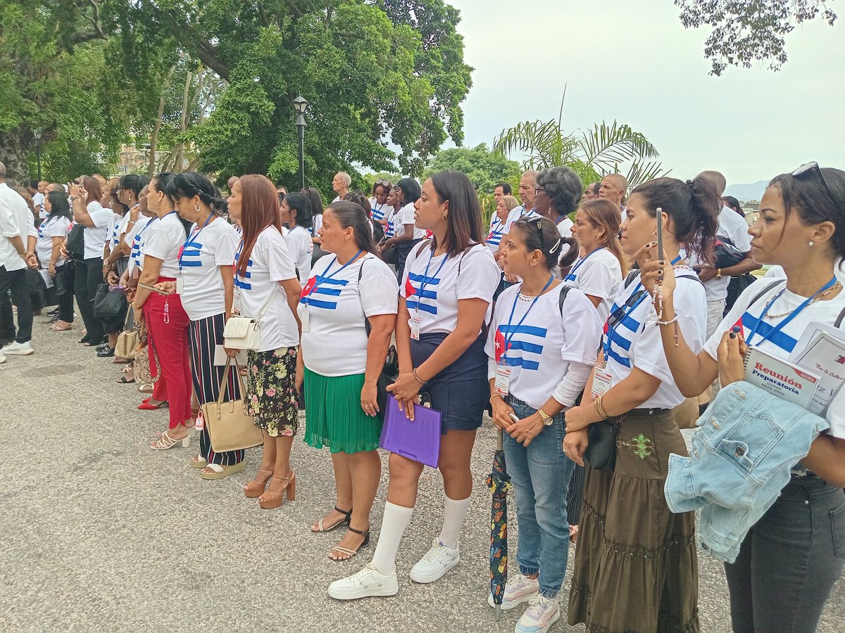 Santiago de Cuba se prepara para el  curso escolar 2025-2026 <a href="/CubaMined/">MINED</a> <a href="/DiazCanelB/">Miguel Díaz-Canel Bermúdez</a> <a href="/dpestgo/">DGE Santiago de Cuba</a> <a href="/naimatrujillob/">Naima Ariatne Trujillo Barreto</a> <a href="/RaulSamon/">Raúl Samón Soto</a>