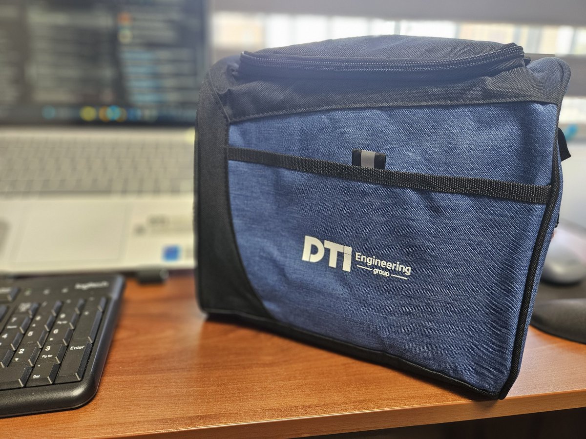 Maverick81s's tweet image. Aqui recibiendo Merch por parte de #DTI ;), no hay excusa para llevar lonche jajajaja