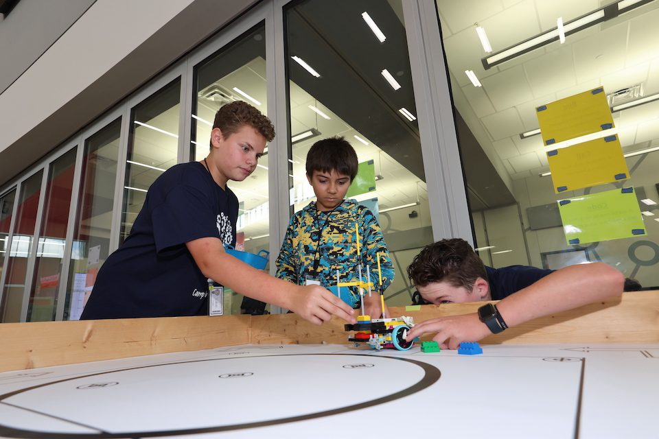 ArlingtonISD's tweet image. This summer, over 900 #ArlingtonISD students in grades 5 through 8 explored robotics, coding, drones and more at #CampInnovation. The free, week-long camp built tech skills and sparked creativity through hands-on STEM learning. 🚀

Read more: aisd.net/district-news/….