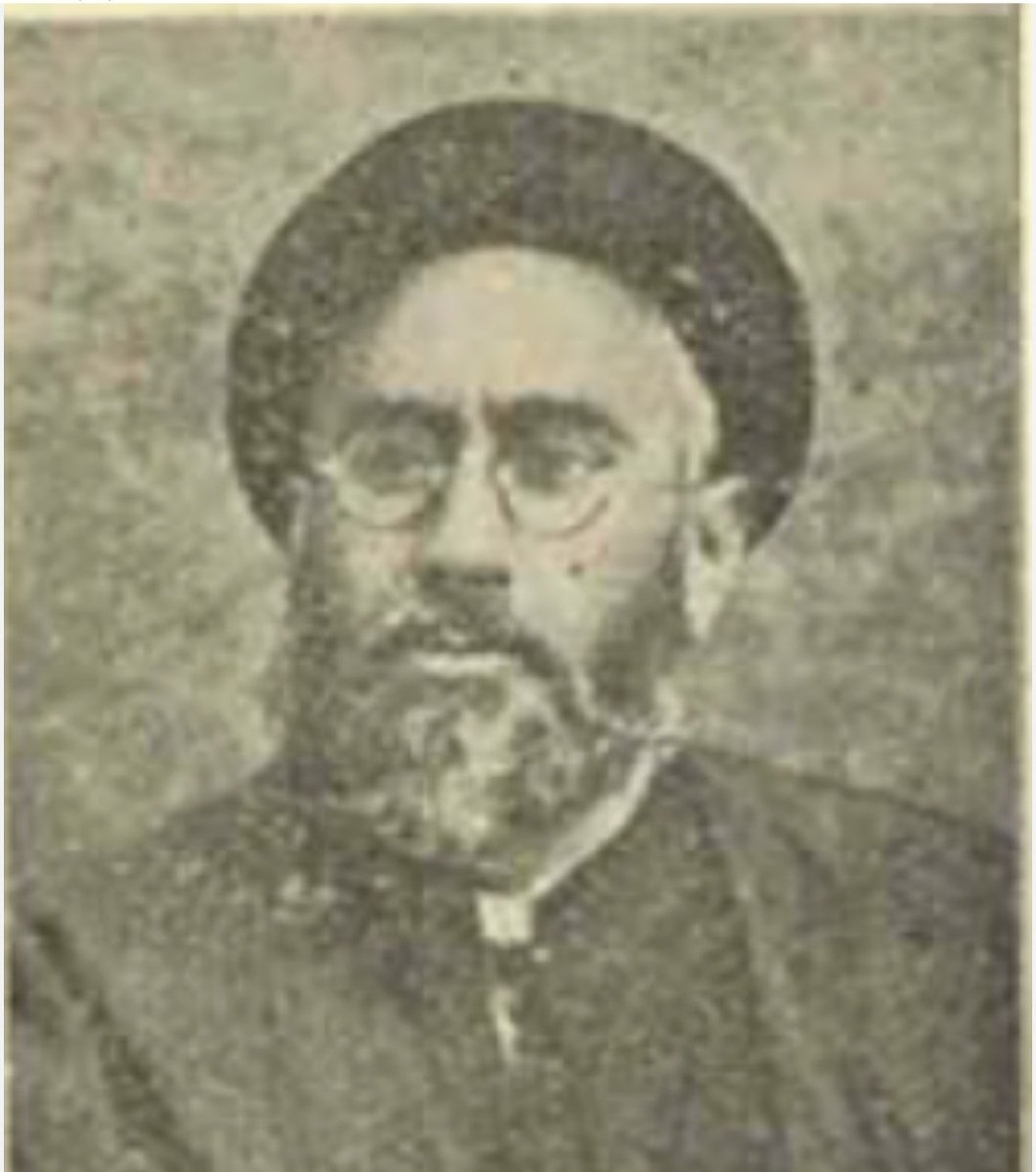 Geejkoob1980's tweet image. شوهر عمه ی سید علی خامنهای-شیخ محمد خیابانی- دوست خیلی نزدیک مرحوم سیدالمحققین،نماینده ادوار مجلس از تبریز بود،سیدالمحققین هم که اسمش عبدالعلی دیبا بوده عموی پدر شهبانو فرح است!
نکته جالب اینکه خیابانی بر خلاف خامنهای،طرفدار غرب و موافق قراداد ۱۹۱۹ بود!
