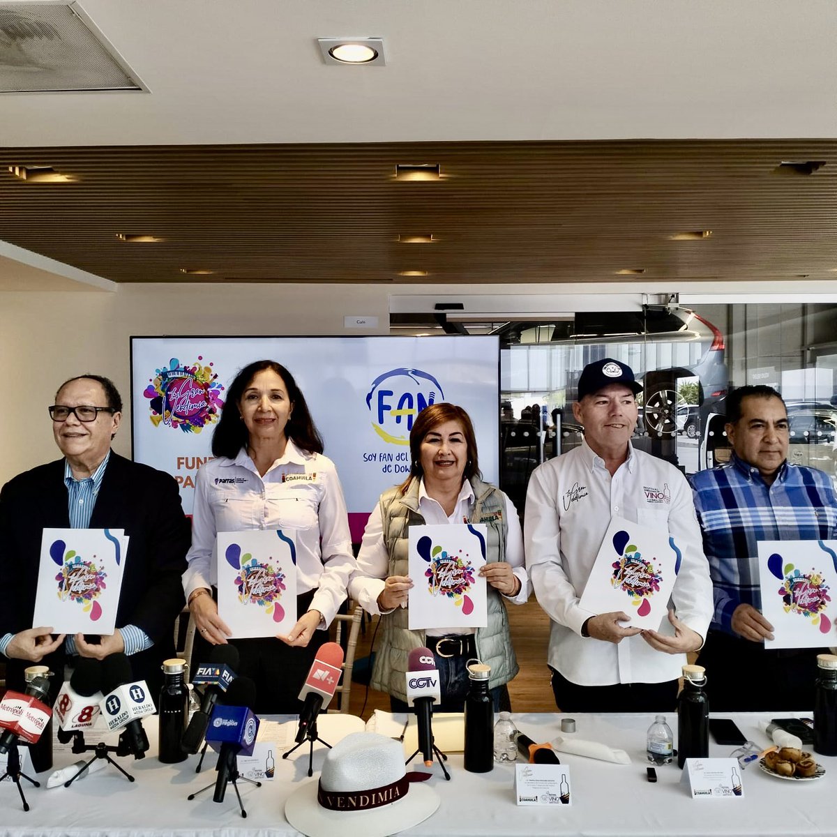 SeTurCoah's tweet photo. @ParrasMagico_ será sede de La Gran Vendimia, 4º Festival Internacional del Vino y la Buena Vida 2025 a celebrarse el 19 de julio en Rincón del Montero.
En Torreón se realizó hoy una rueda de prensa para promocionar este festival.

#CoahuilaPaDelante #APasosDeGigante https://t.co/Y0RYPyFwJ7